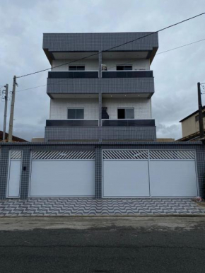 Casa em condomínio 400m da praia